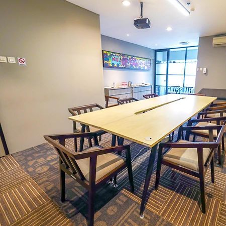 Kedaton 8 Xpress Padurenan ภายนอก รูปภาพ