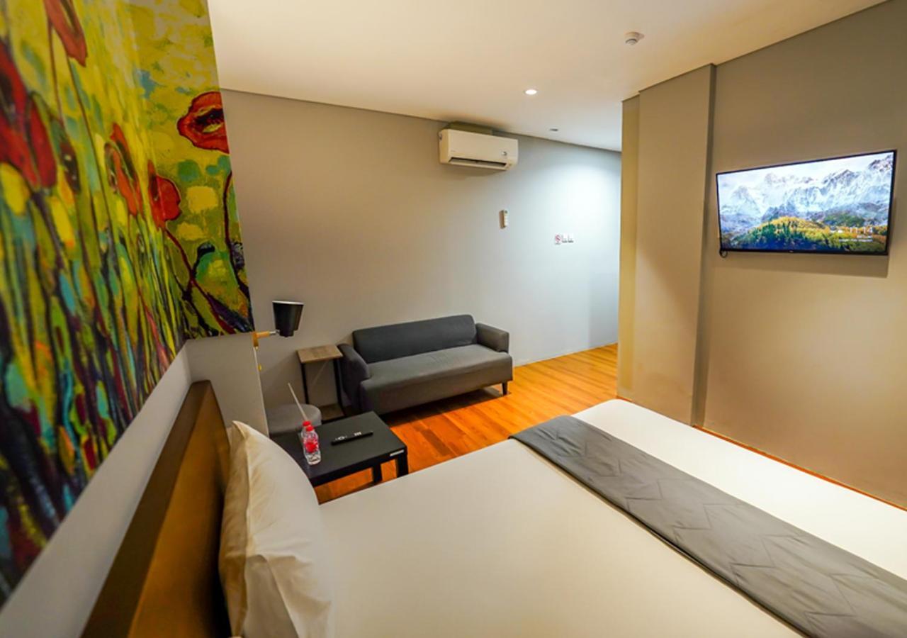 Kedaton 8 Xpress Padurenan ภายนอก รูปภาพ